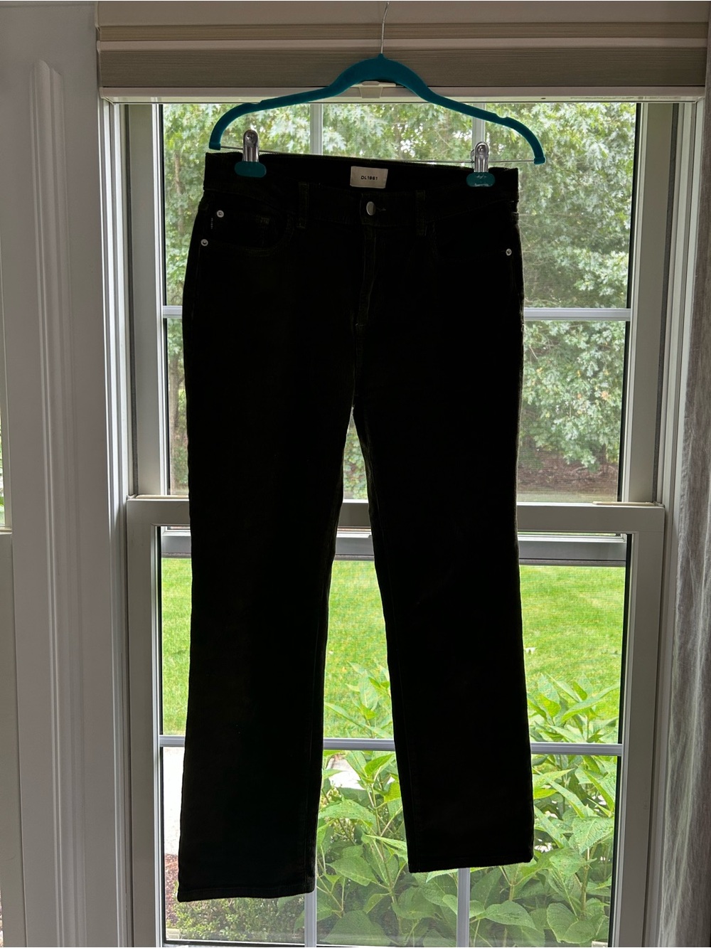 DL 1961 MARA STRAIGHT CORDUROY PANTS
SIZE 28
